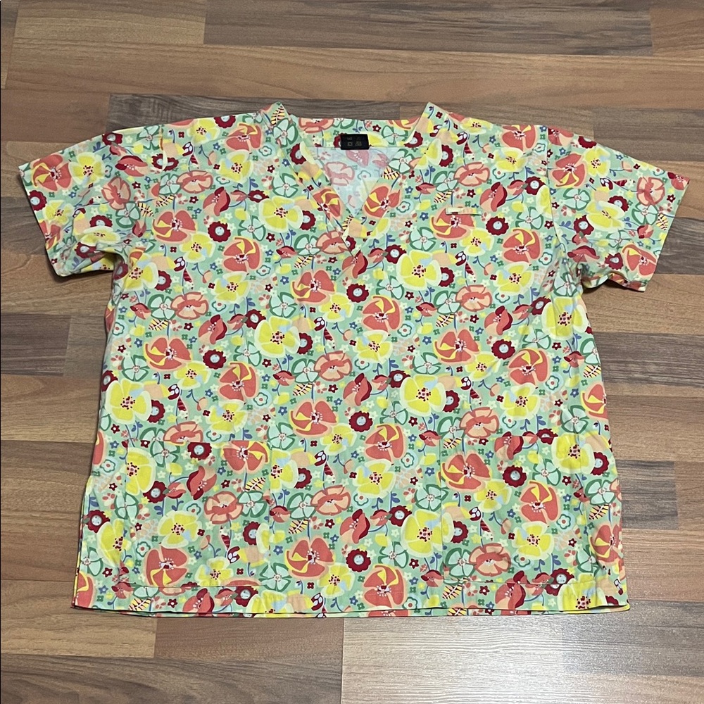 Denver Hayes floral scrub top 2XL
